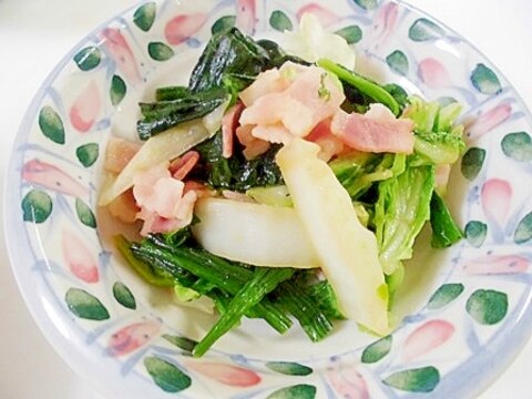 白菜とほうれん草とベーコンの炒め物